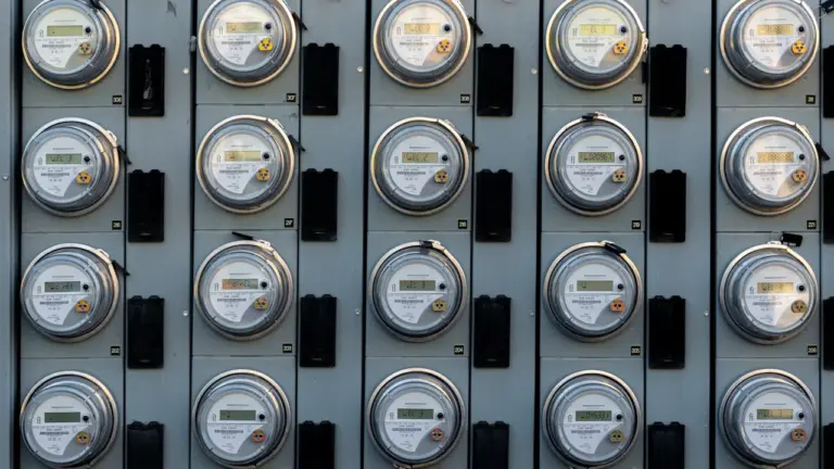 Elektros kainų šuolis Lietuvoje: ką svarbu žinoti vartotojams