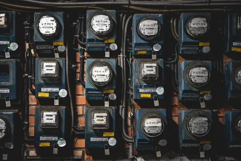 Elektros kainų šuolis Lietuvoje: ką svarbu žinoti vartotojams