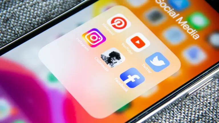 Jaunimas finansų mokosi „TikTok“: kaip atskirti patarimus nuo rizikos