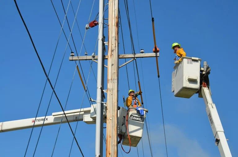 Po audros elektra vėl tiekiama visiems Lietuvos klientams