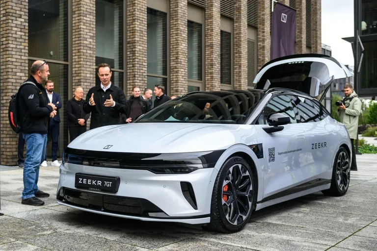 „Zeekr“ automobiliai jau Vilniuje: prekyba prasidės vėliau