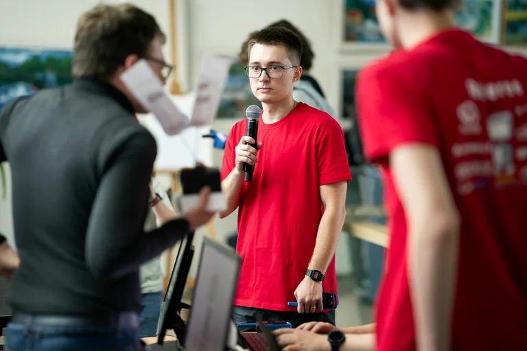 Klaipėdoje robotų kovos pasiekė rekordą: vietos komanda pelnė du apdovanojimus
